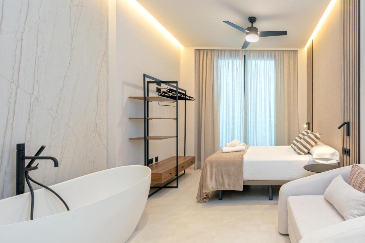 Magnificent Renovated 2Bd 2Bth Duplex With Backyard - City Centre Málaga Eksteriør bilde